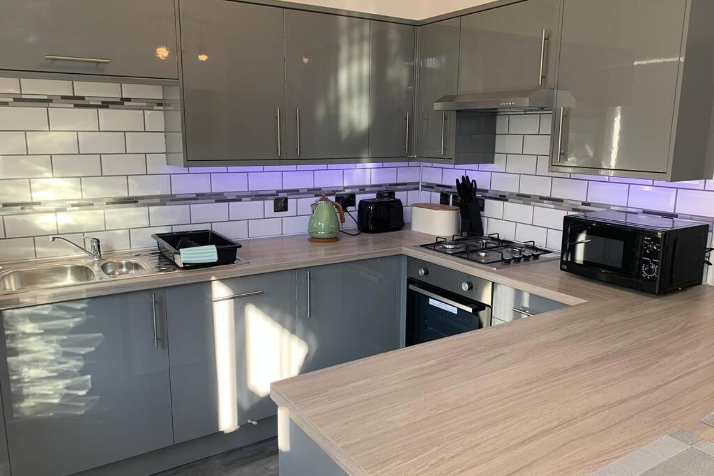 Modern Fully Refurbished 3 Bedroom Home Блэкпул Экстерьер фото